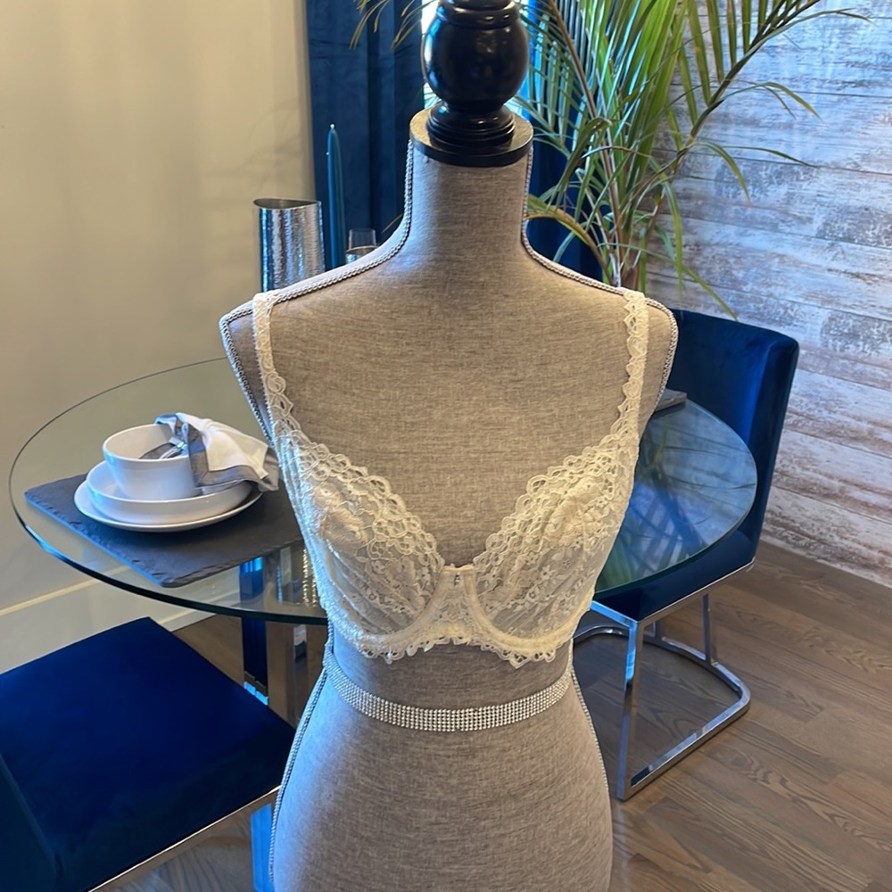 Victoria Secret Unlined Demi Bra 34DDD and thong set